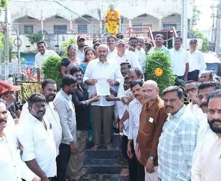 జర్నలిస్టుల సమస్యలు పరిష్కరించాలి - Udayam