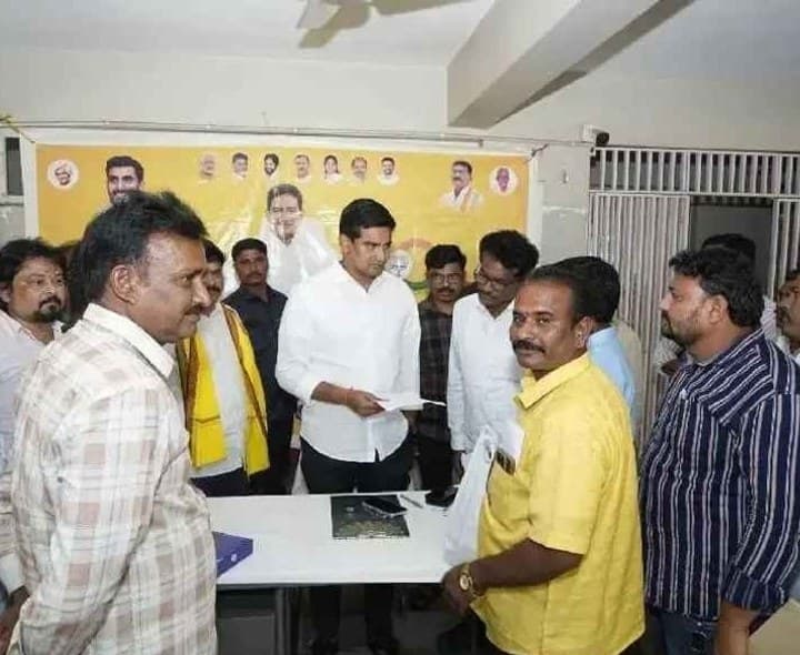 ప్రజా దర్భార్ నిర్వహించిన మంత్రి - Udayam