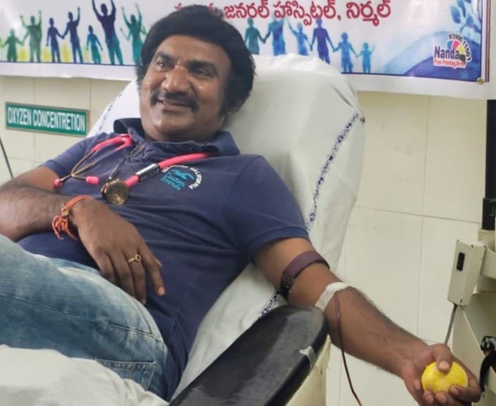 రక్త దాతలే ప్రాణదాతలు : డాక్టర్  - Udayam