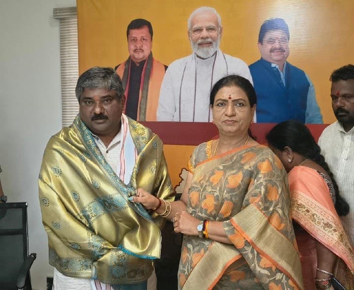 మధుకర్ ను సన్మానించి ఎంపీ డీకే అరుణ - Udayam