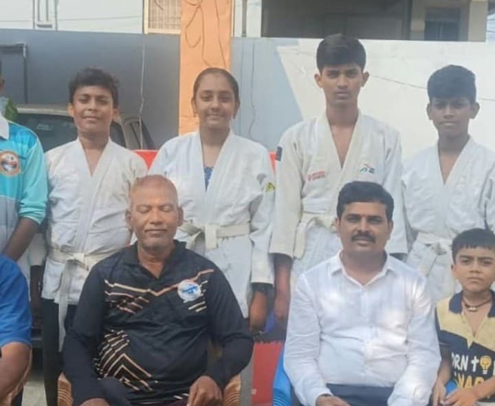 జిల్లా స్థాయి జూడోలో మెరిసిన విద్యార్థులు - Udayam