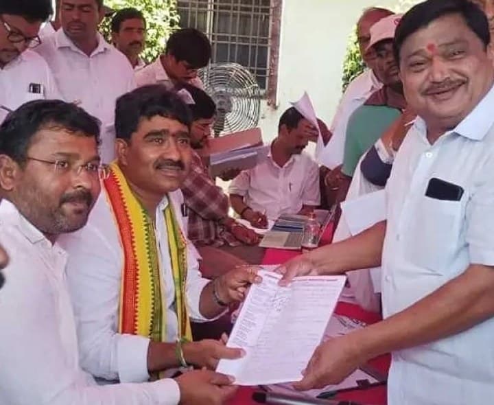 ఇరిగేషన్ స్థలాన్ని కాపాడాలంటూ వినతి - Udayam