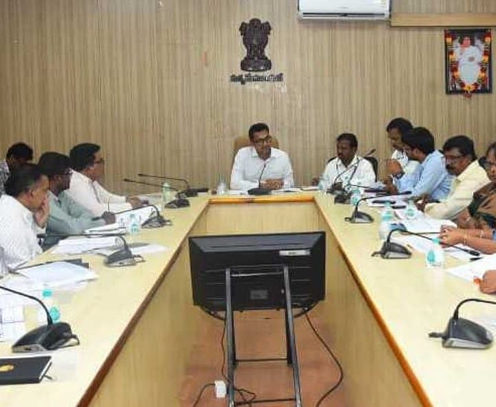 రుణ లక్ష్యాలపై కలెక్టర్ ఆదేశం