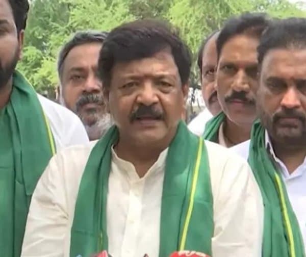 ధవళేశ్వరం బ్యారేజీ నుంచి ఖరీఫ్కు సాగునీరు విడుదల
