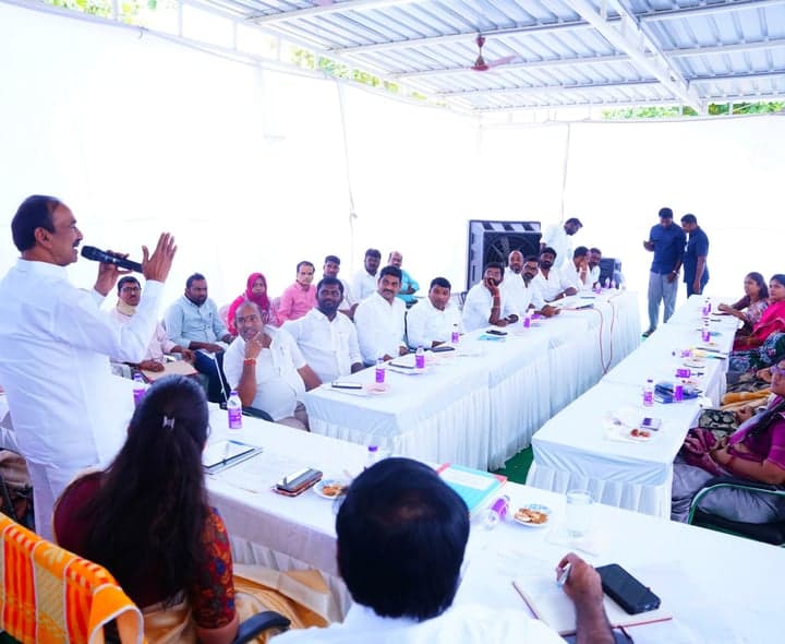 మున్సిపల్ జనరల్ బాడీ సమావేశంలో ఈటల రాజేందర్ - gallery image 3