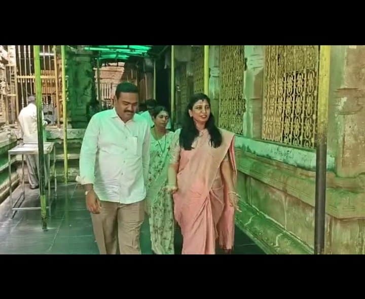 మహానందీశ్వరునికి అభిషేకం ఎన్నికల అధికారి హాజరు - Udayam