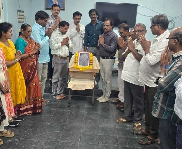 ఆలమూరులో గురజాడ జయంతి వేడుకలు - Udayam