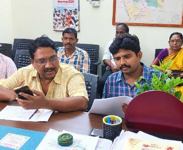 లింగపాలెంలో పీజీఆర్ఎస్.. అధికారులకు వినతులు - Udayam