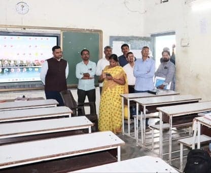 విద్యార్థులు క్రమం తప్పకుండా పాఠశాలకు రావాలి: కలెక్టర్ - Udayam