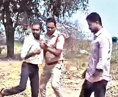 రైతుపై ఎస్సై దౌర్జన్యం ఆరోపణ - Udayam