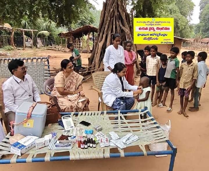 మంగళబోడు వలసలో ఉచిత వైద్య శిబిరం - Udayam