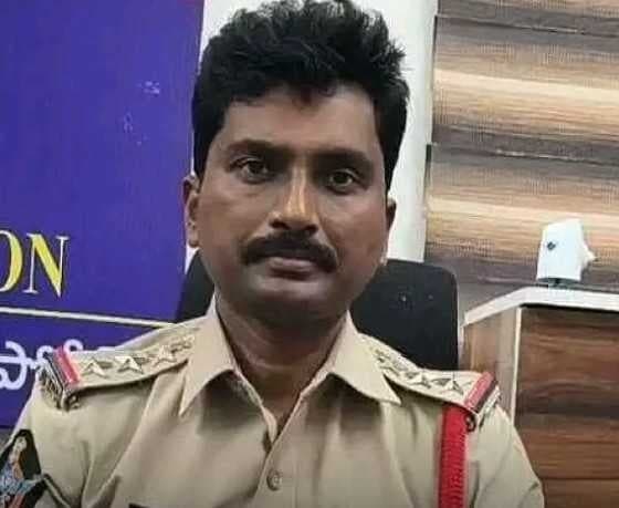 ఇలపావులూరులో ప్రచార వాహనాలు సీజ్ - Udayam