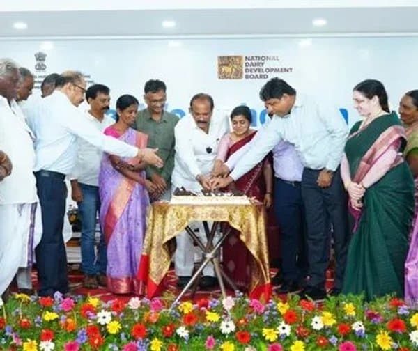 రుణ చెల్లింపులో కృష్ణా మిల్క్ యూనియన్ రికార్డు - Udayam Digital