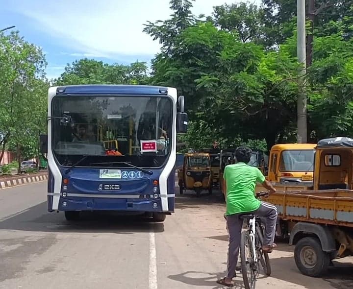 కొత్తవలస మార్గంలో గ్రీన్ మెట్రో బస్సులు - Udayam