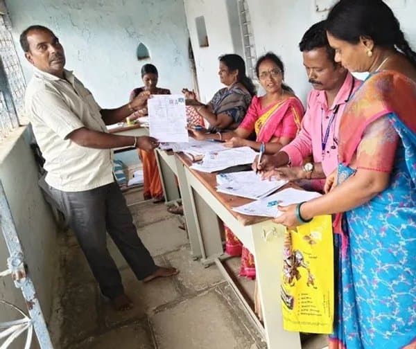 SIR కార్యక్రమంలో మాజీ ఎంపీటీసీ - Udayam Digital