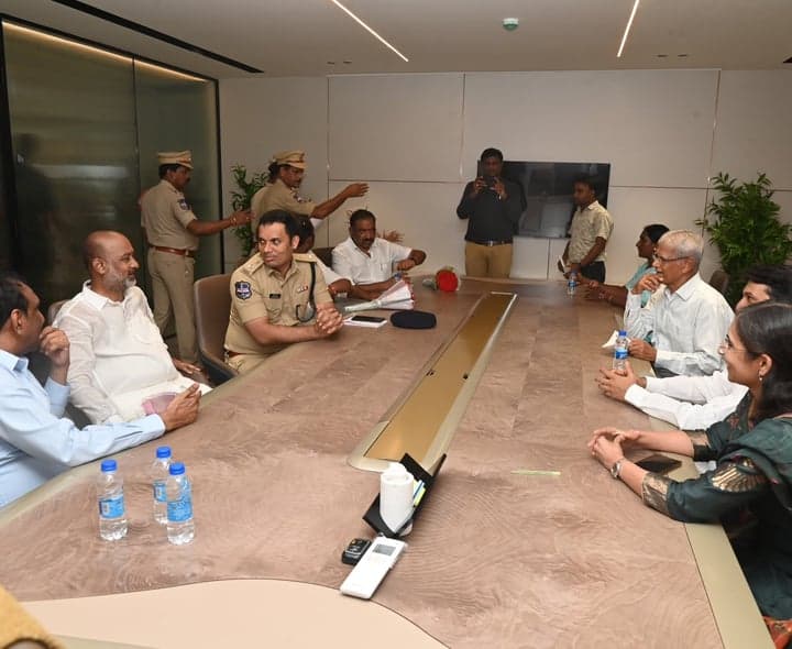 అమిత్ షా పర్యటన ఏర్పాట్లను పరిశీలించిన బండి సంజయ్ - gallery image 3