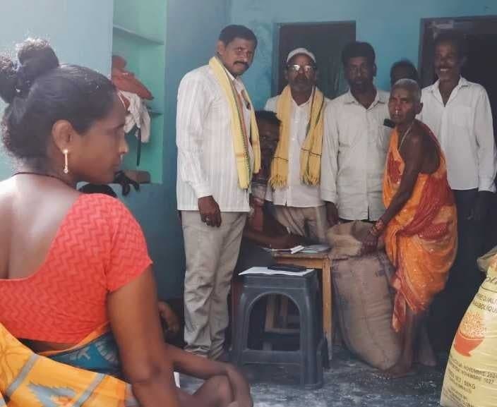 మత్స్యకారులకు ఉచిత బియ్యం పంపిణీ - Udayam