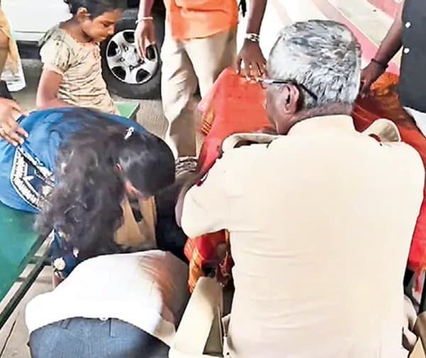 కాళ్లు పట్టుకున్నా వినలేదు.. ప్రేమికుడితోనే వెళ్లిన యువతి - Udayam Digital