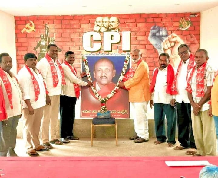 బలహీన వర్గాల హక్కుల కోసం మల్లేశ్ పోరాటం - Udayam