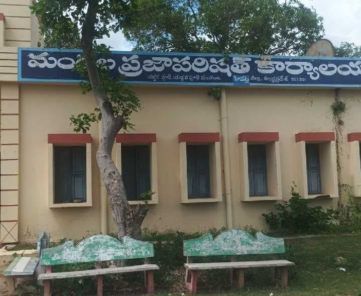 యద్దనపూడిలో రెండో రోజు 15 MPTC నామినేషన్లు - Udayam