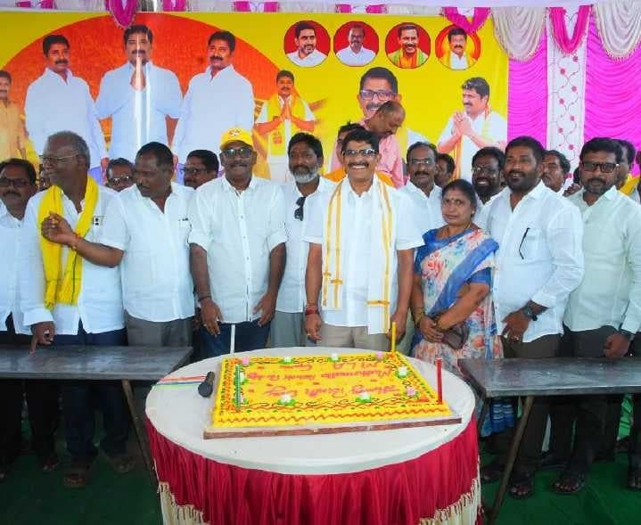 కంభంలో ఎమ్మెల్యే జన్మదిన వేడుకలు - Udayam