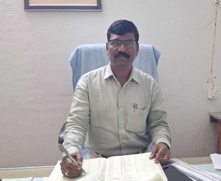 అయిజ ఎంపీడీవోగా గడ్డం కృష్ణయ్య - Udayam