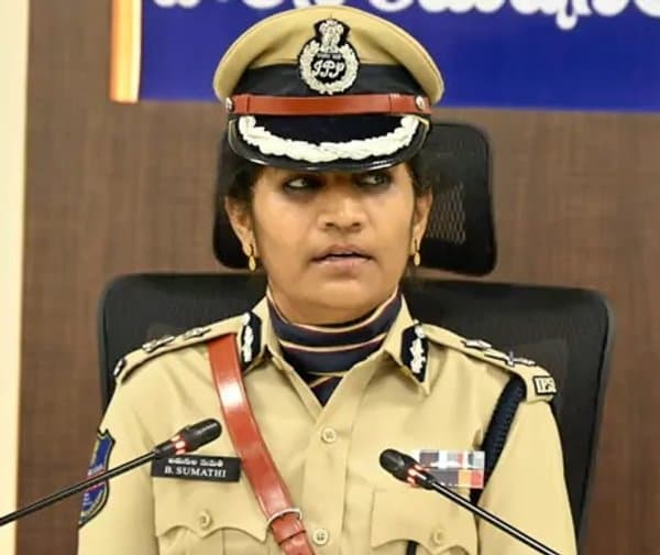 కేపీహెచ్బీలో అసాంఘిక కార్యకలాపాల కలకలం - Udayam Digital