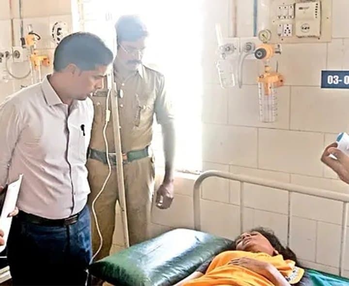 కార్మికుల బస్సులకు ప్రమాదం - Udayam Digital