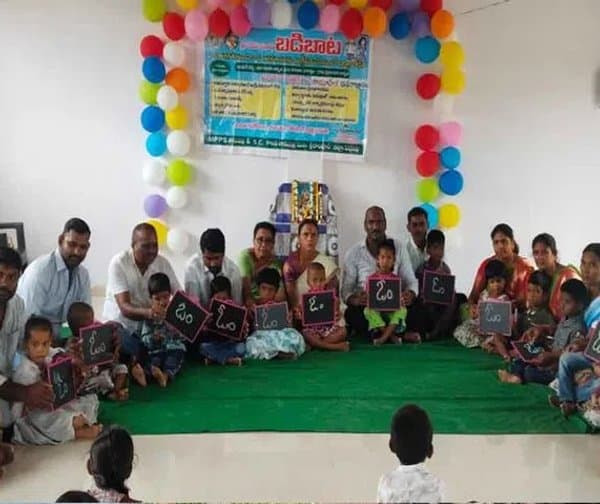 తారుపల్లి బడిలో అక్షరాభ్యాసం - Udayam Digital