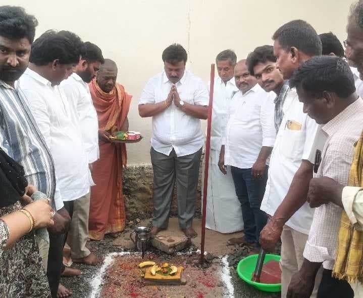సీసీ రోడ్డు నిర్మాణానికి భూమిపూజ - Udayam