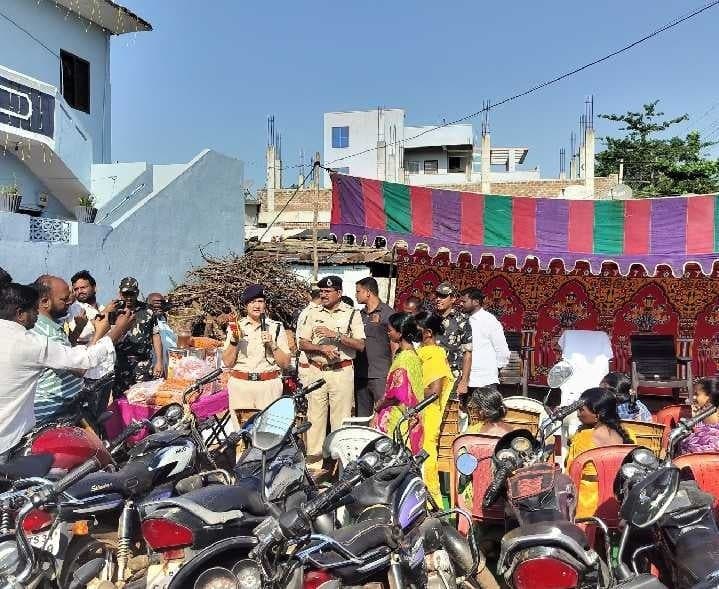 వికారాబాద్లో పోలీసుల భారీ సోదాలు - Udayam