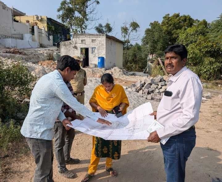 గాంధీనగర్లో అక్రమ నిర్మాణాలపై హెచ్ఎండీఏ ఆరా - Udayam