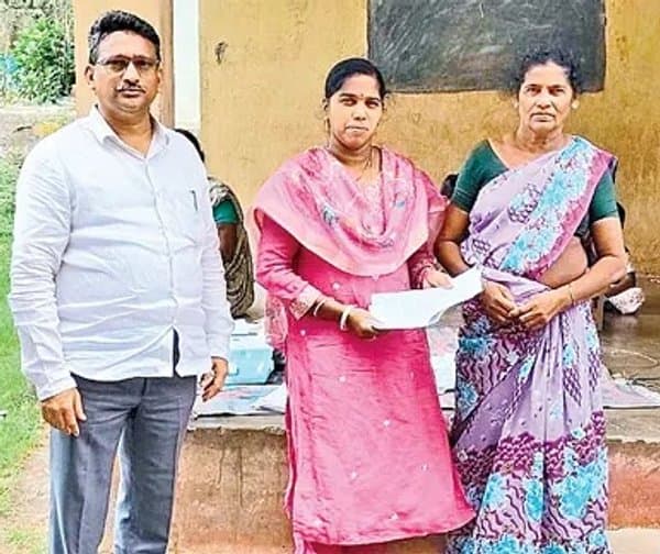 ఓటర్ల సవరణలో క్షేత్రస్థాయి ఇబ్బందులు - Udayam Digital