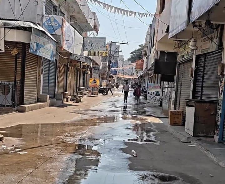 పద్మావతి కాలనీలో నీటి వృథా - Udayam
