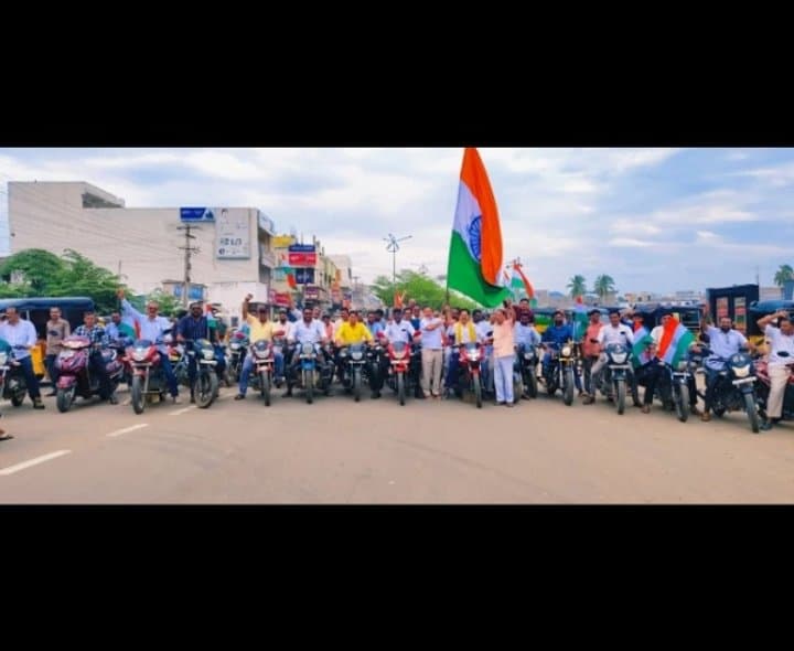 టెక్కలిలో టీడీపీ నేతల బైక్ ర్యాలీ - Udayam