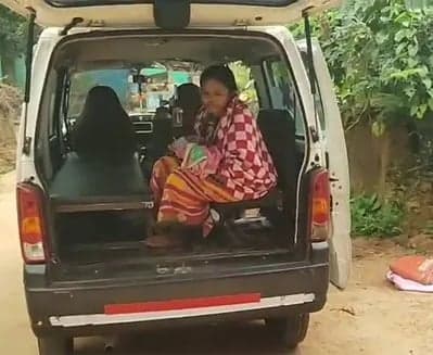 బిడ్డ మృతదేహం తరలింపునకు రేషన్ కార్డు తాకట్టు! - Udayam