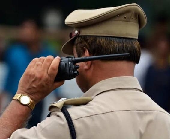 భార్య ఎన్నికల పోటీపై హోంగార్డుకు బెదిరింపుల ఆరోపణ - Udayam