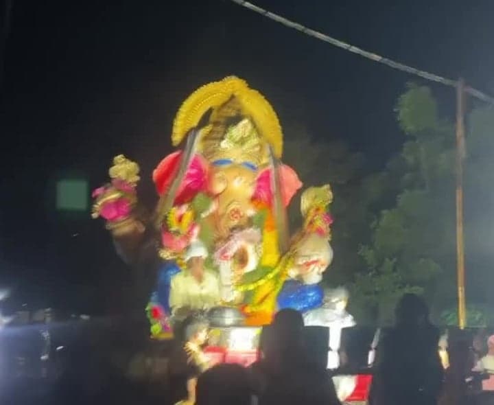 దుగ్గిరాలలో వర్షంలోనూ గణపతి నిమజ్జనం - Udayam