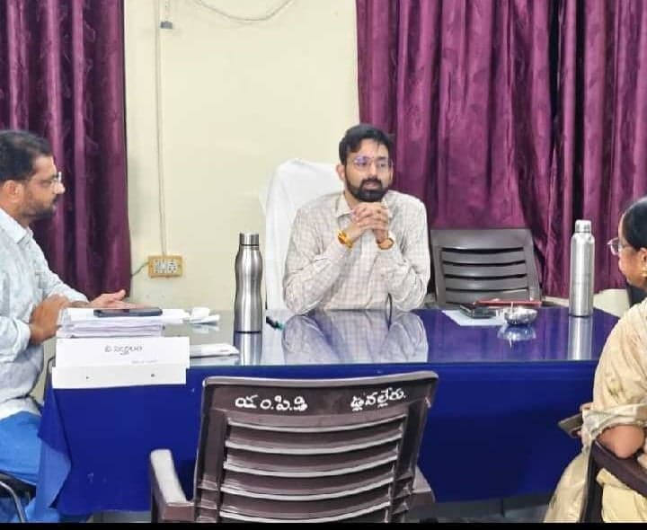గుడ్లవల్లేరులో ఎన్నికల ఏర్పాట్ల పరిశీలన - Udayam