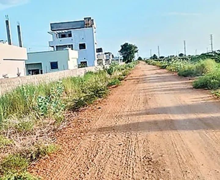 కాలువ స్థలమే టార్గెట్.. అడ్డొచ్చిన హద్దులన్నీ మాయం