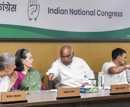 ఈనెల 29న కాంగ్రెస్ వర్కింగ్ కమిటీ భేటీ - Udayam