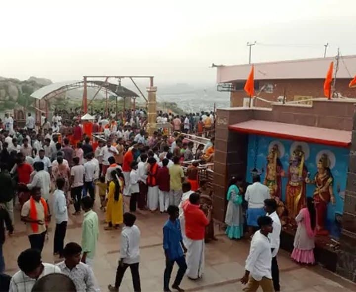 ఆంజనేయుడి ఆలయానికి పోటెత్తిన భక్తులు - Udayam