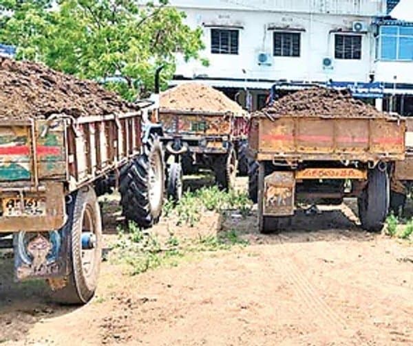 మచిలీపట్నంలో మట్టి దందాలు - Udayam Digital