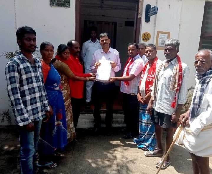 ఐదు మండలాలను కరవు ప్రాంతాలుగా ప్రకటించాలి - Udayam