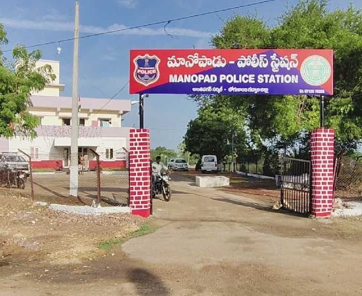 మానోపాడులో పేకాట స్థావరంపై పోలీసుల దాడి - Udayam