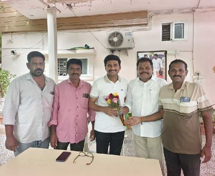 స్థానిక ఎన్నికల్లో వైసీపీ గెలుపే లక్ష్యం: ఆలూరు