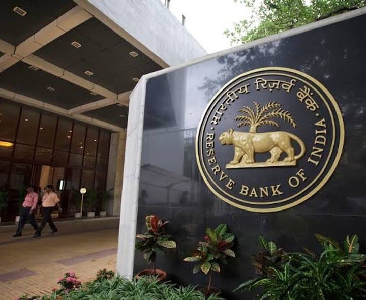 డిపాజిట్ వడ్డీ రేట్లు ఒకేలా ఉండాలి - RBI ఆదేశాలు - Udayam Digital