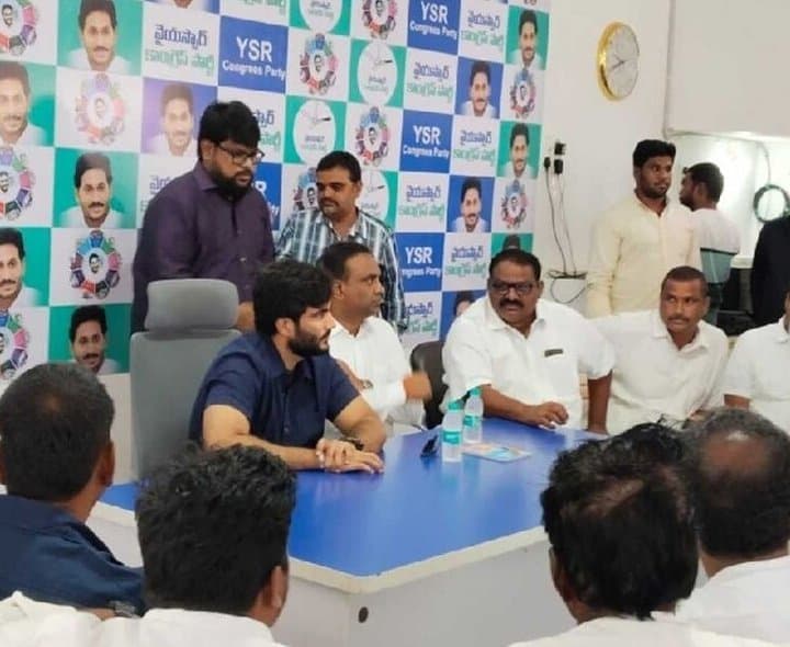 జగన్ పర్యటన విజయవంతం చేయాలి: బైరెడ్డి - Udayam