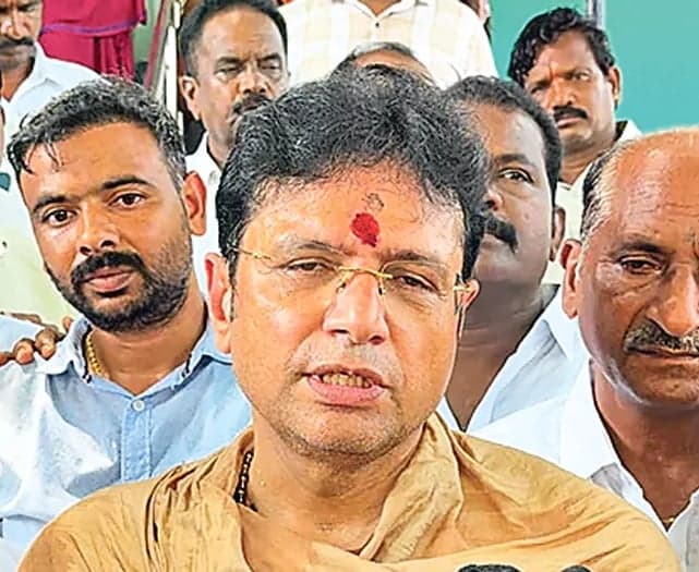 సింగరేణి స్థలాల్లోని పేదలకు పట్టాలు - Udayam