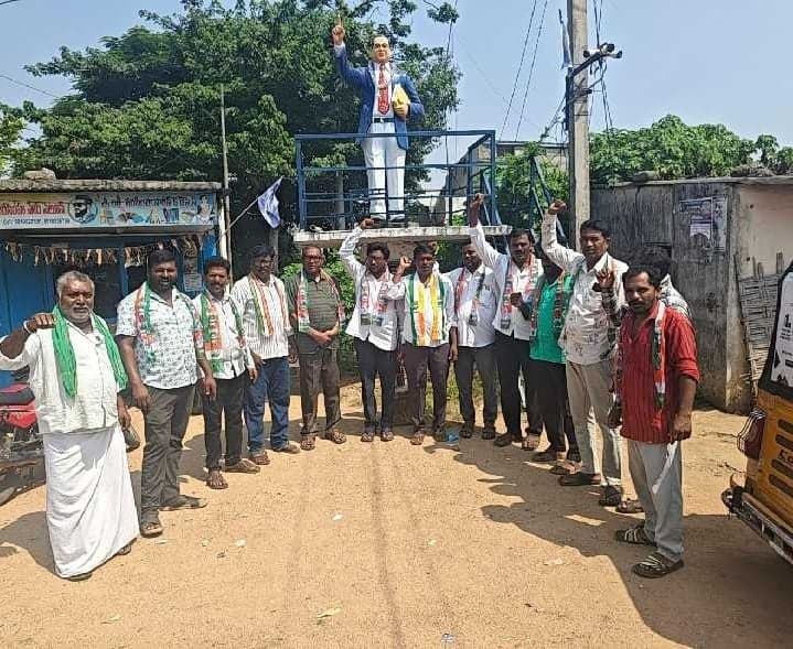 దస్తూరాబాద్లో కాంగ్రెస్ ‘బ్లాక్ డే’ - Udayam
